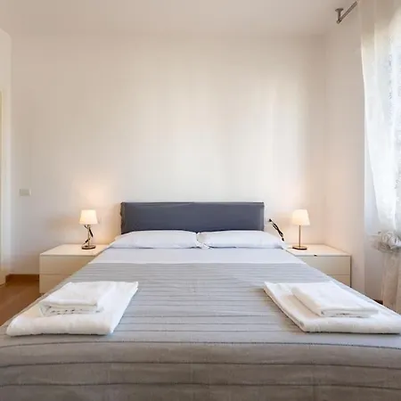 Apartment Belfiore2 1 Bedroom Apt By The Railways Station